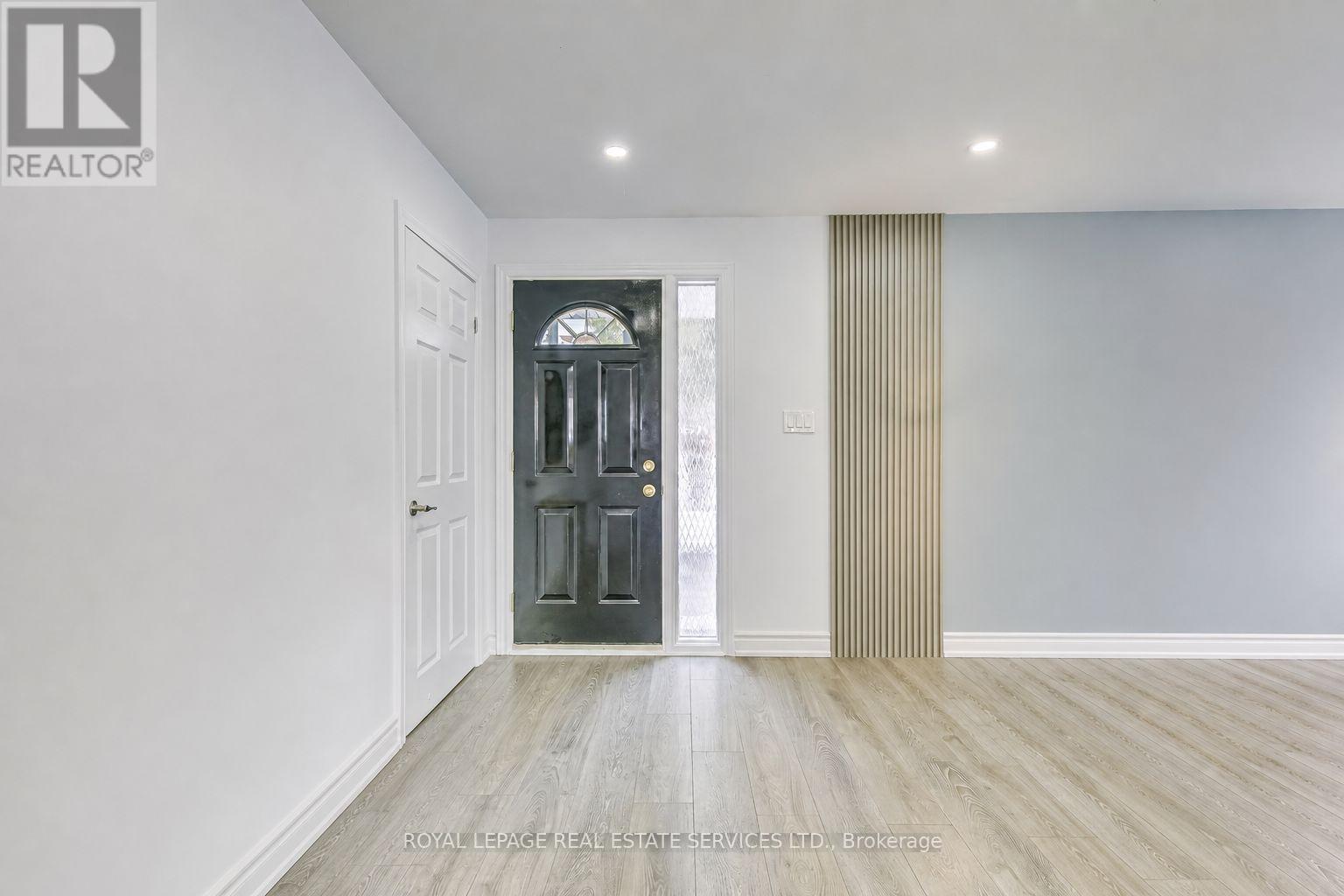 26 Miller Road, Oakville, Ontario  L6H 1J6 - Photo 4 - W13624574