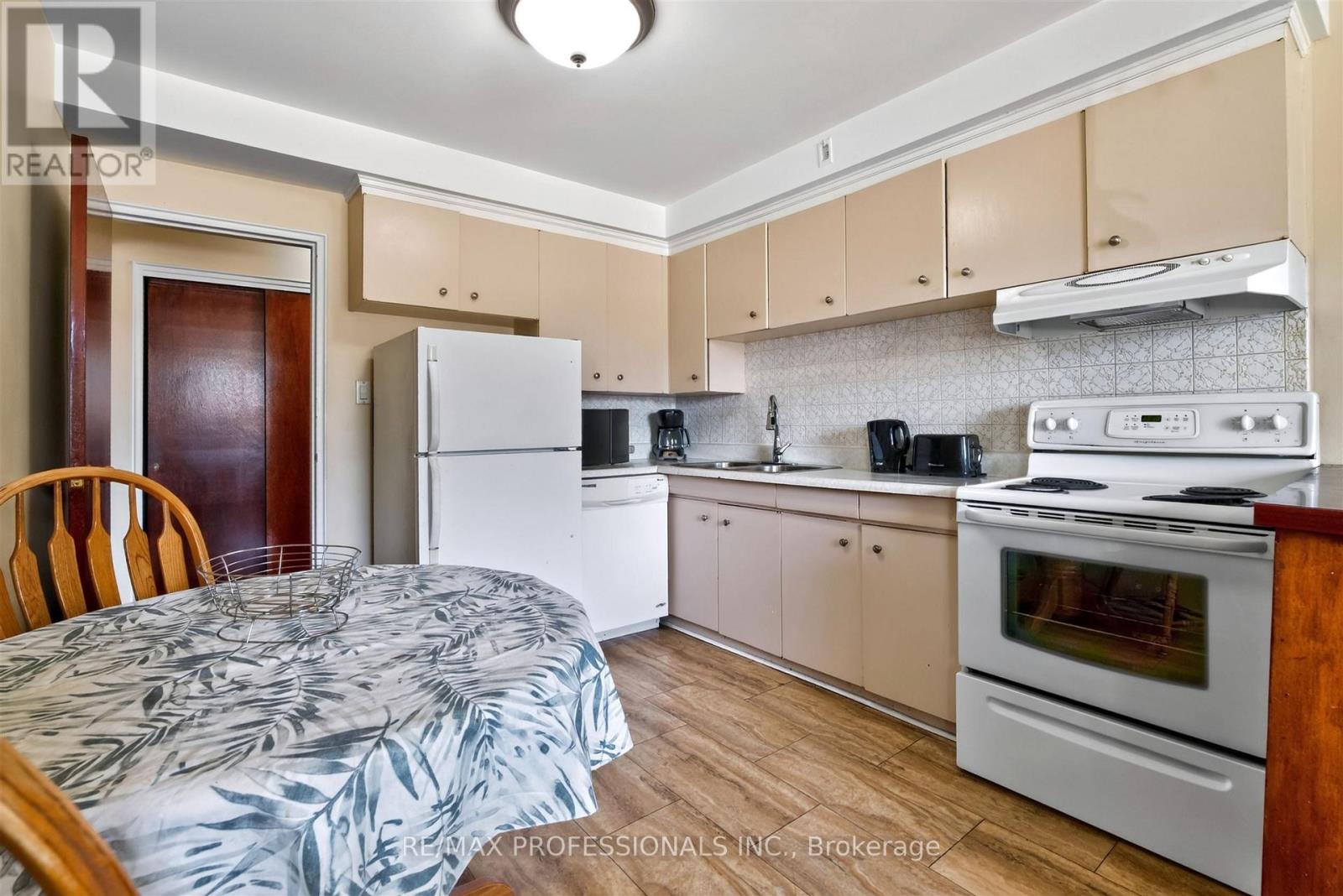 50 Waniska Avenue, Toronto, Ontario  M8Y 1P9 - Photo 13 - W13624576
