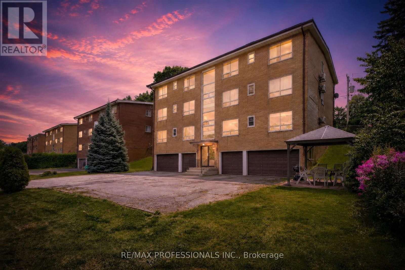 50 Waniska Avenue, Toronto, Ontario  M8Y 1P9 - Photo 4 - W13624576