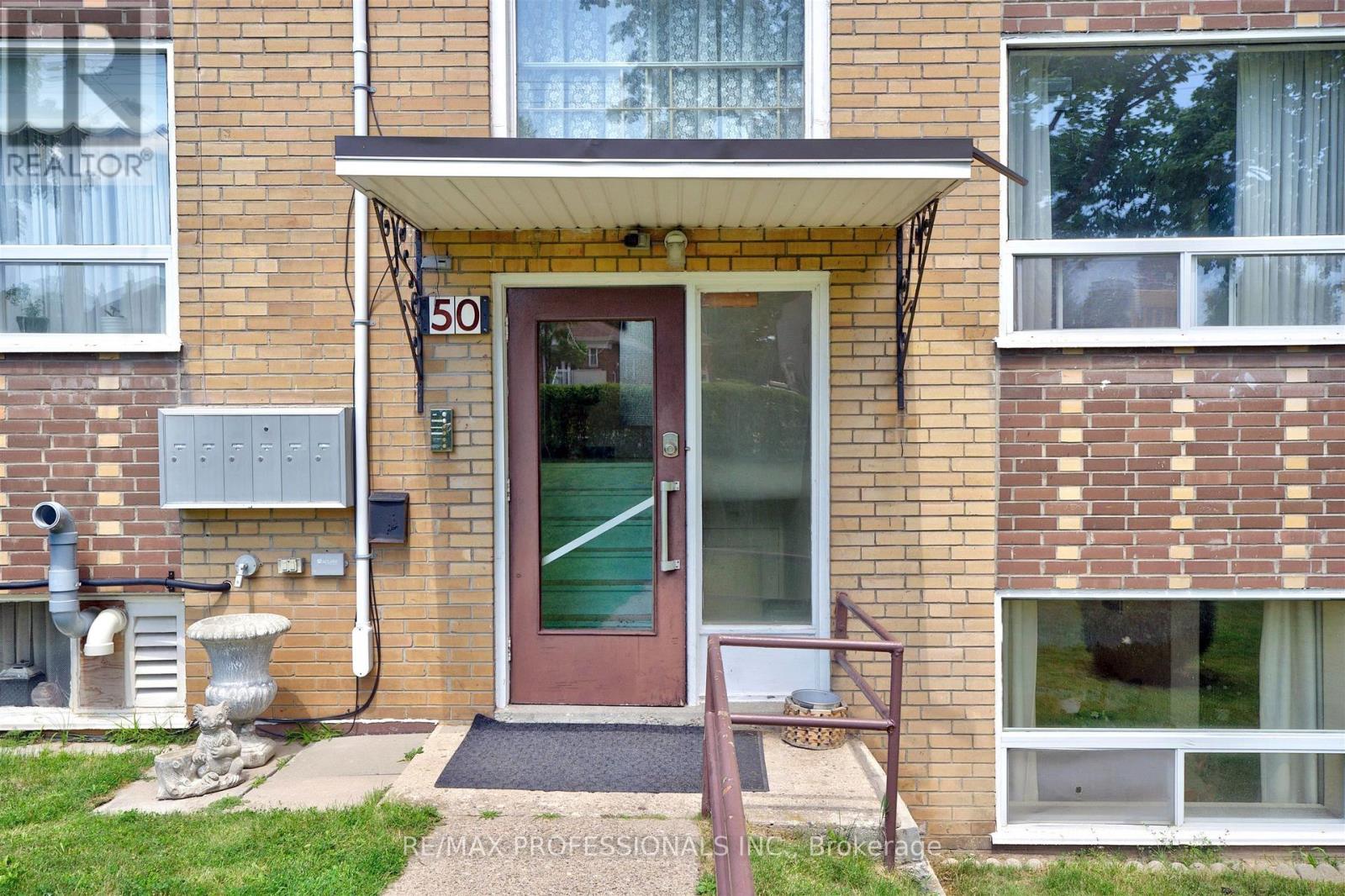 50 Waniska Avenue, Toronto, Ontario  M8Y 1P9 - Photo 7 - W13624576