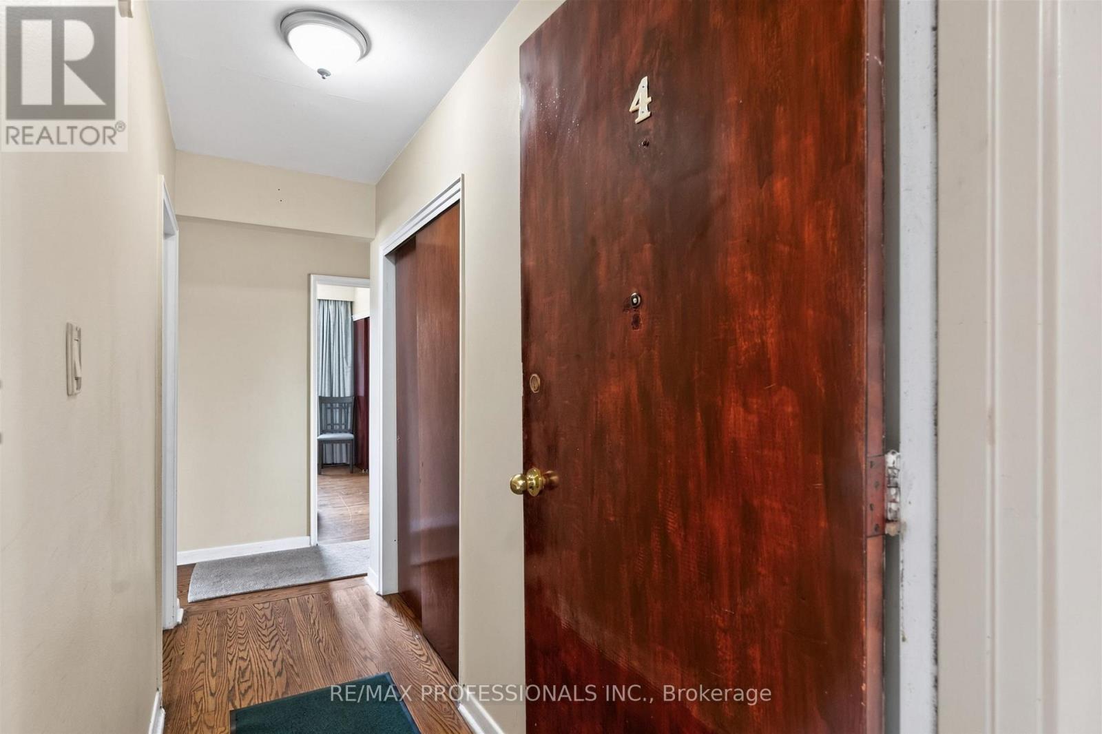 50 Waniska Avenue, Toronto, Ontario  M8Y 1P9 - Photo 8 - W13624576