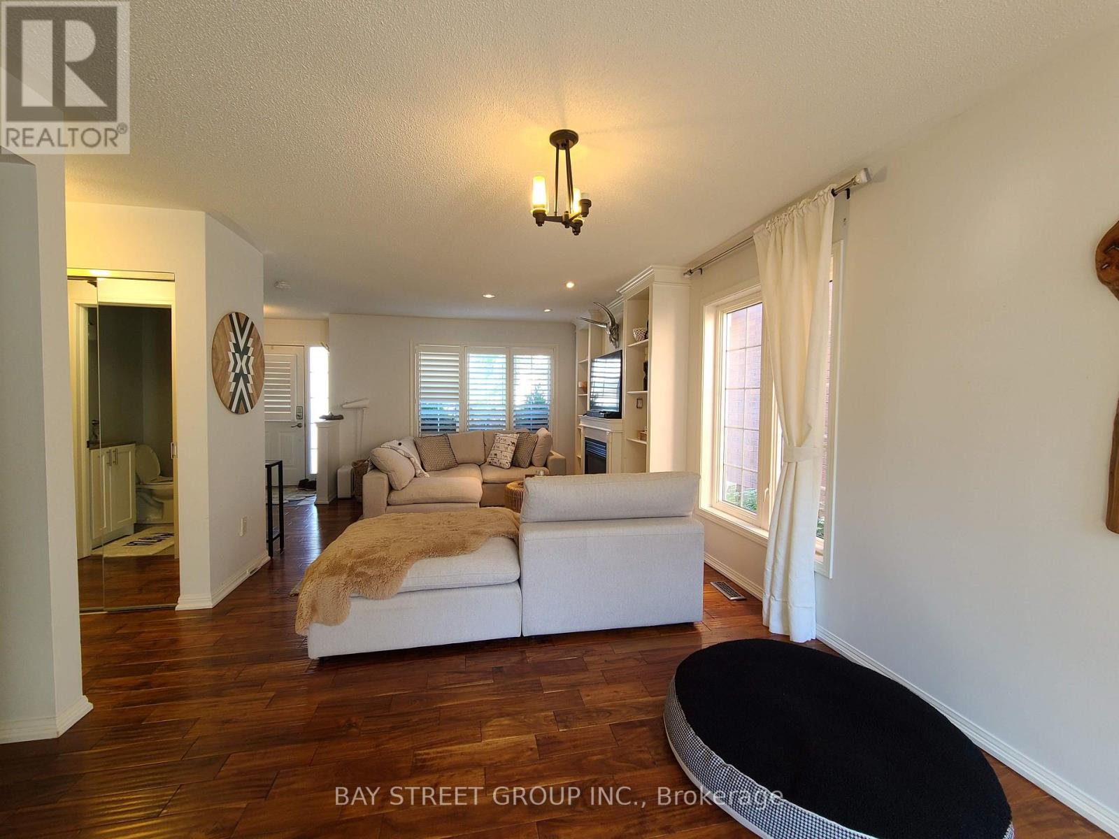 5556 Thorn Lane, Burlington, Ontario  L7L 6V9 - Photo 18 - W13624634
