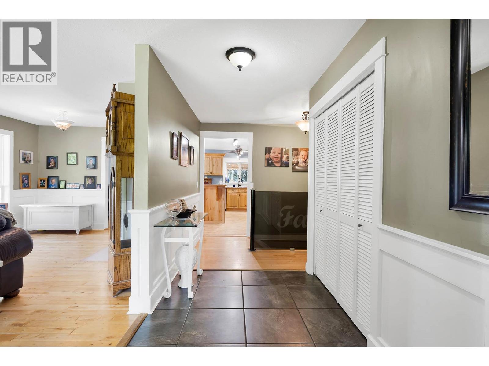 443 Reighmount Drive, Kamloops, British Columbia  V2H 1L8 - Photo 5 - 10392926