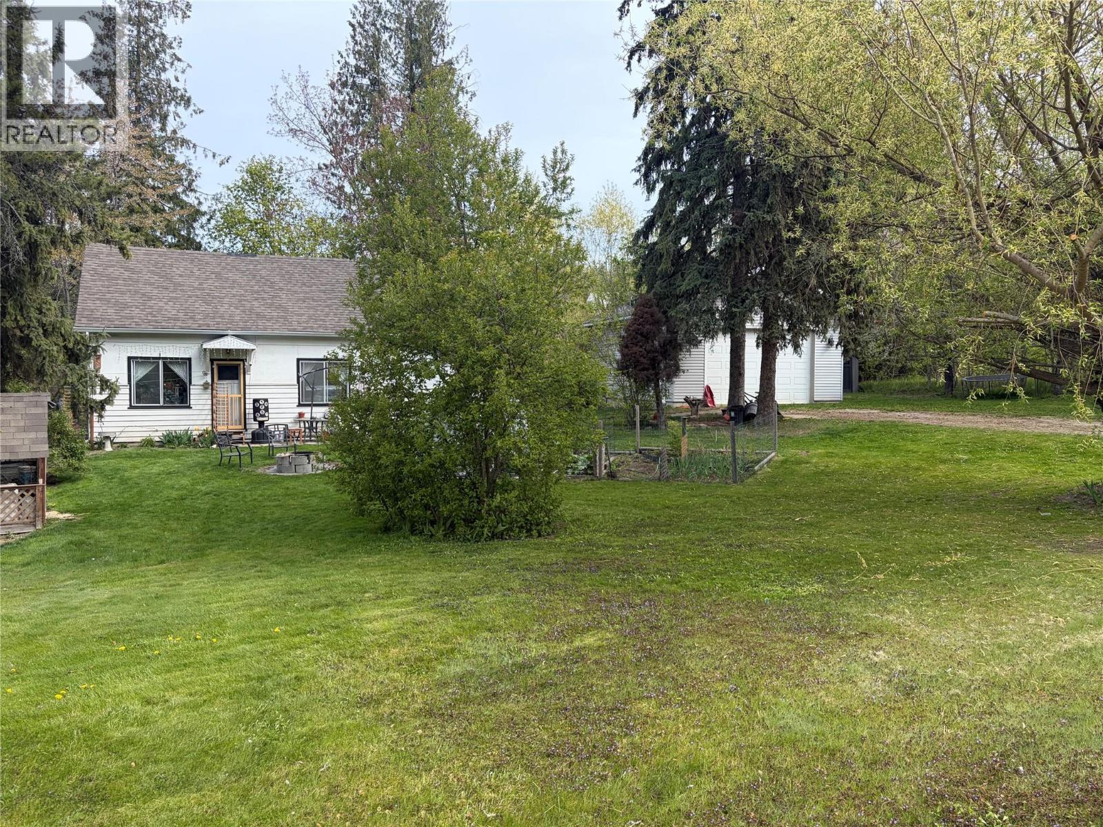 2370 Lakeshore Road NE, Salmon Arm, British Columbia  V1E 3X9 - Photo 1 - 10388496