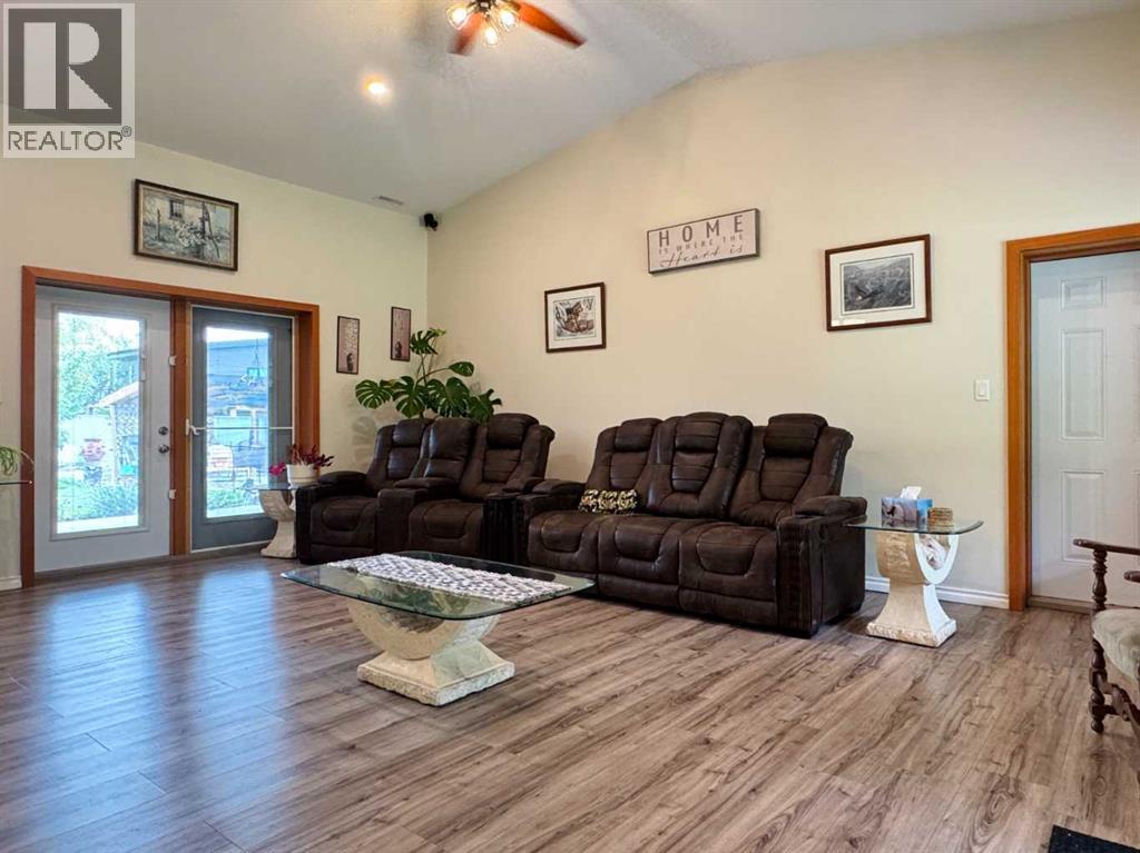 412 Queen Avenue, Monarch, Alberta  T0L 1M0 - Photo 5 - A2320375