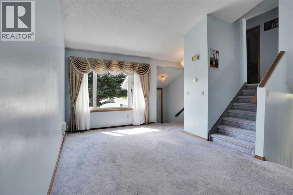 21 La Valencia Green NE, Calgary, Alberta  T1Y 6P5 - Photo 9 - A2333066