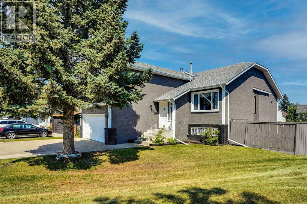 21 La Valencia Green NE, Calgary, Alberta  T1Y 6P5 - Photo 4 - A2333066