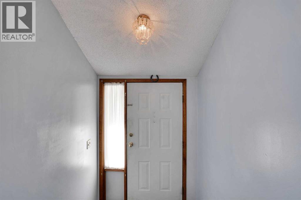 21 La Valencia Green NE, Calgary, Alberta  T1Y 6P5 - Photo 5 - A2333066