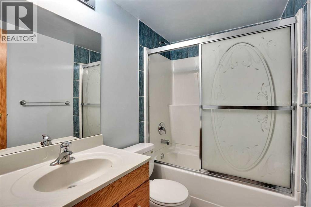 21 La Valencia Green NE, Calgary, Alberta  T1Y 6P5 - Photo 41 - A2333066