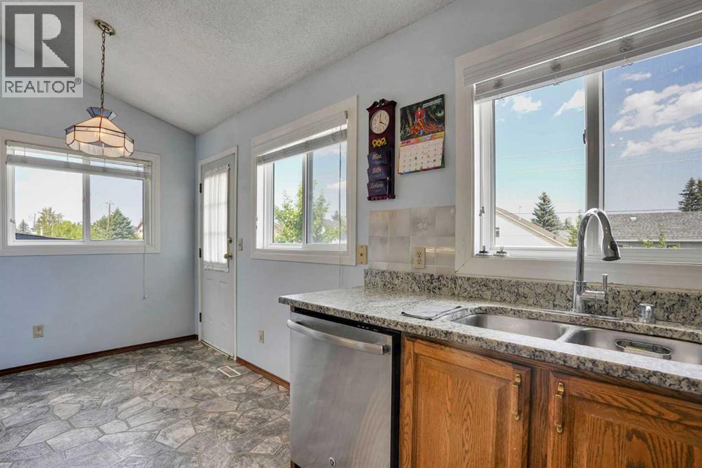 21 La Valencia Green NE, Calgary, Alberta  T1Y 6P5 - Photo 13 - A2333066