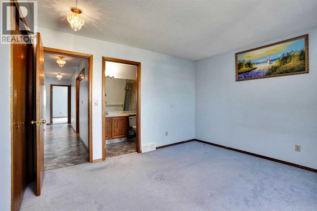21 La Valencia Green NE, Calgary, Alberta  T1Y 6P5 - Photo 26 - A2333066