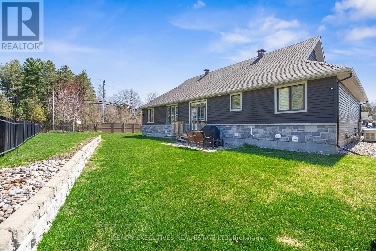 90 Magnolia Way, North Grenville, Ontario K0G 1J0 - Photo 3 - X13624836