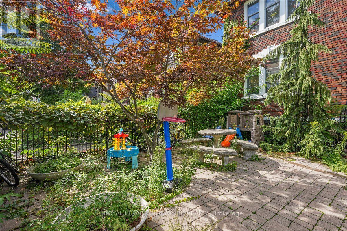 Lower - 12 Castle View Avenue, Toronto, Ontario  M5R 1Y9 - Photo 18 - C13624724