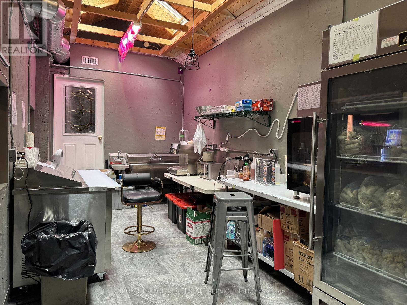 Main Floor - 172 Ossington Avenue, Toronto, Ontario  M6J 2Z7 - Photo 7 - C13624832