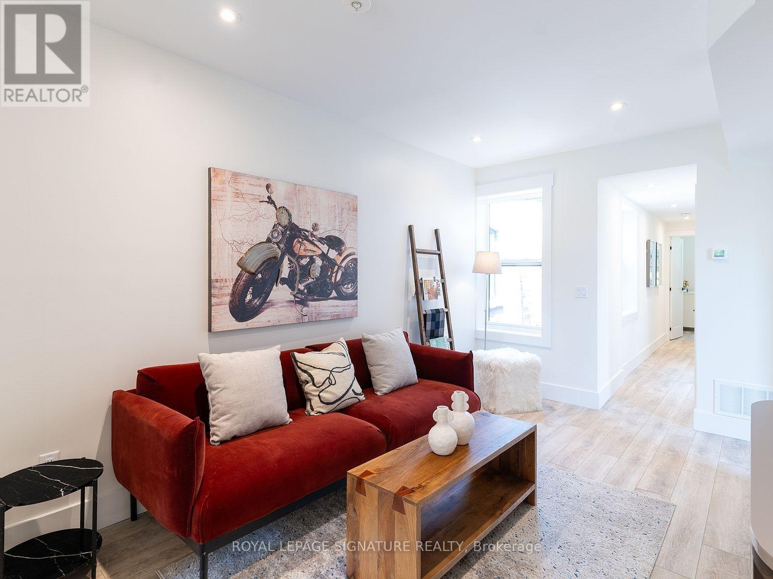 Upper - 129 Kenilworth Avenue, Toronto, Ontario  M4L 3S7 - Photo 10 - E13624680