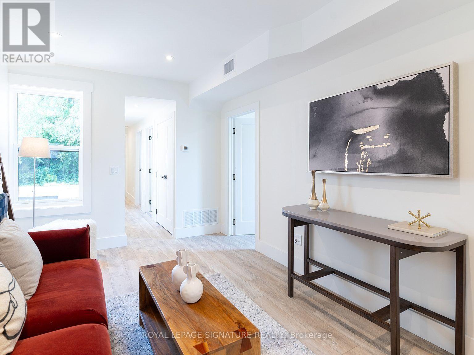 Upper - 129 Kenilworth Avenue, Toronto, Ontario  M4L 3S7 - Photo 11 - E13624680