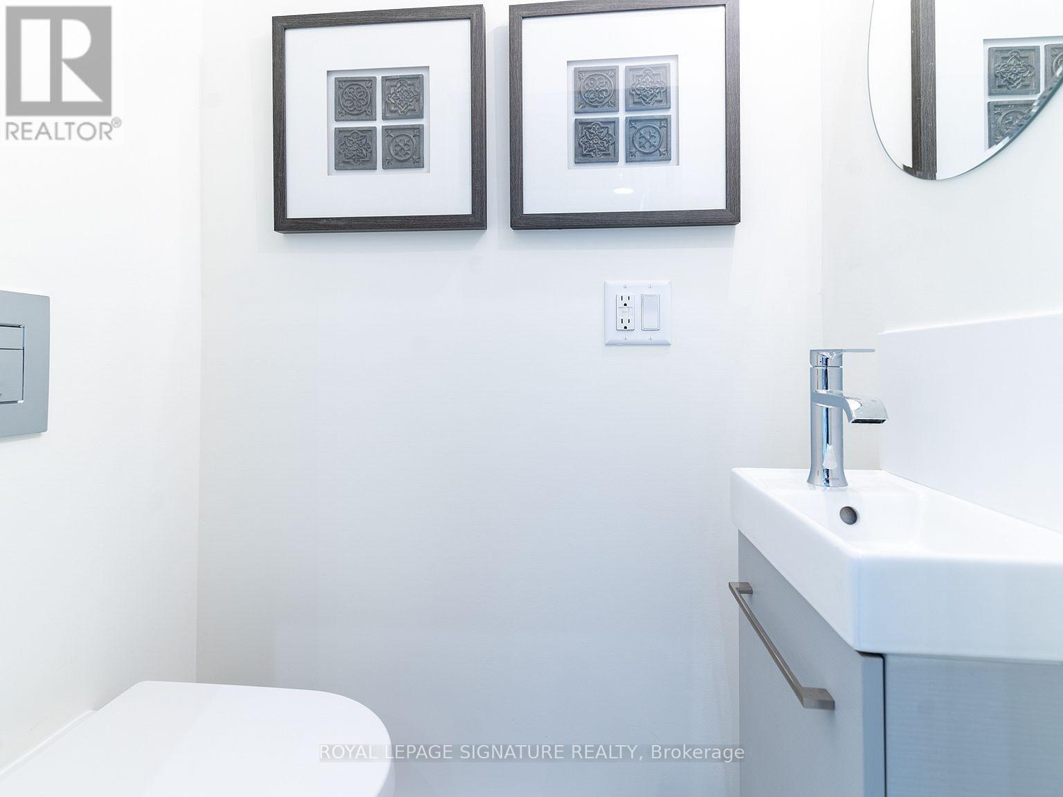 Upper - 129 Kenilworth Avenue, Toronto, Ontario  M4L 3S7 - Photo 12 - E13624680