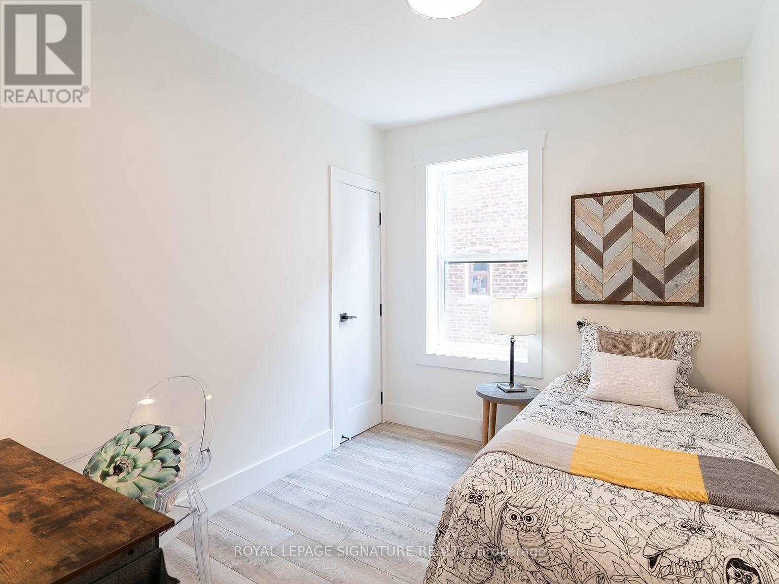 Upper - 129 Kenilworth Avenue, Toronto, Ontario  M4L 3S7 - Photo 16 - E13624680