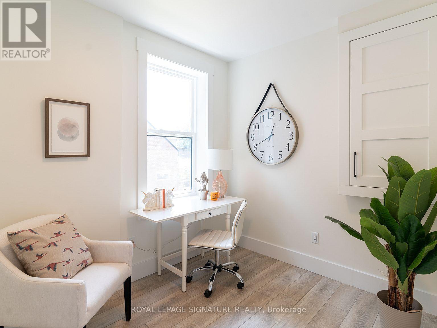 Upper - 129 Kenilworth Avenue, Toronto, Ontario  M4L 3S7 - Photo 18 - E13624680
