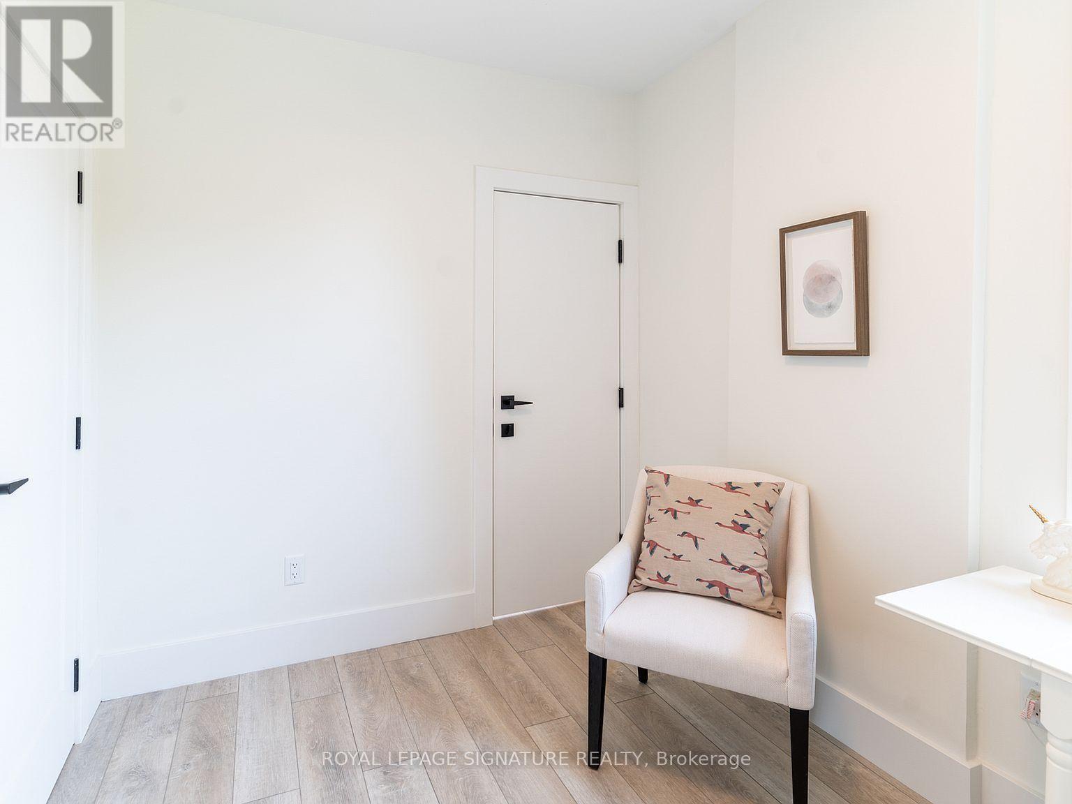 Upper - 129 Kenilworth Avenue, Toronto, Ontario  M4L 3S7 - Photo 19 - E13624680