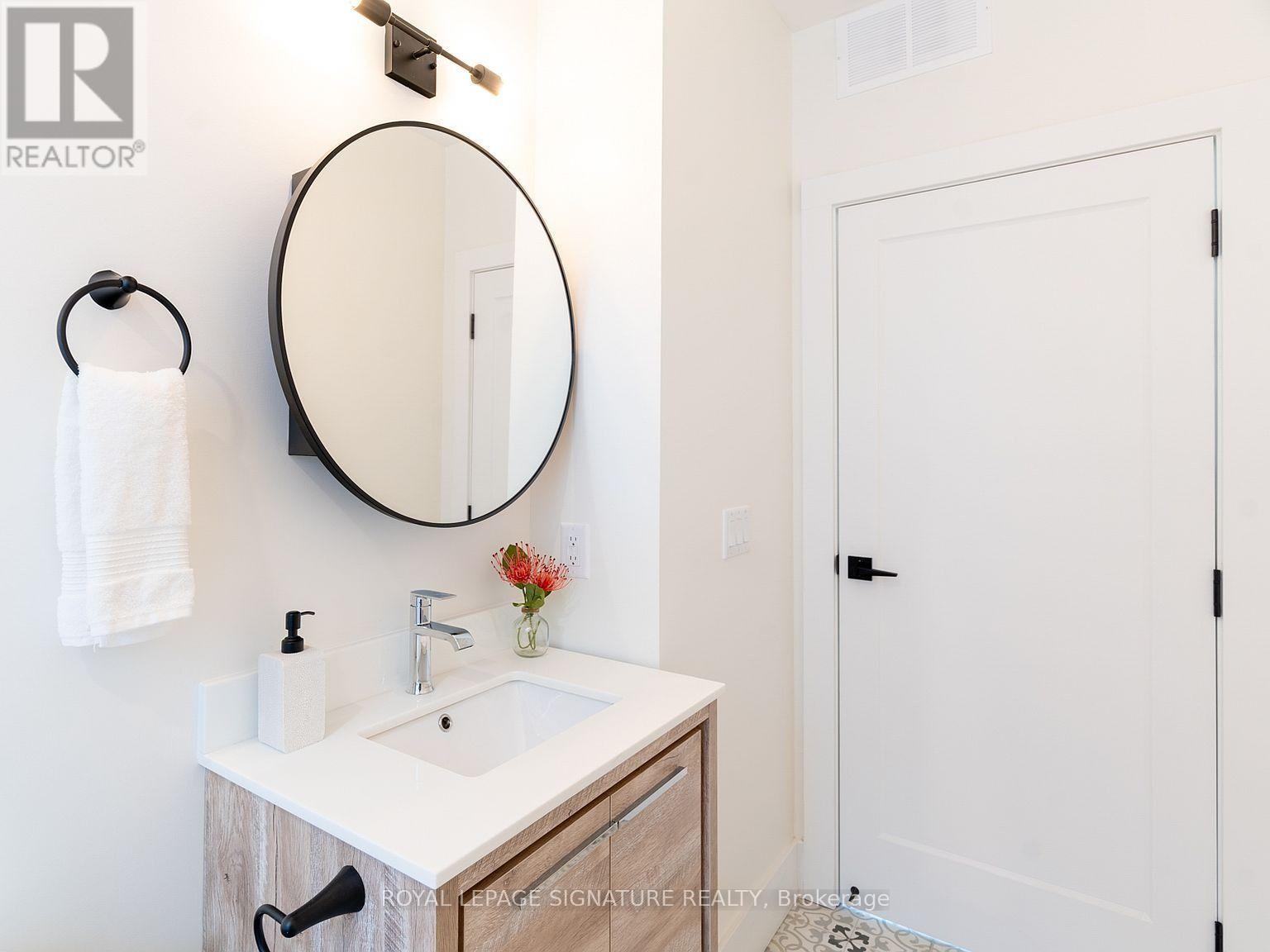 Upper - 129 Kenilworth Avenue, Toronto, Ontario  M4L 3S7 - Photo 20 - E13624680