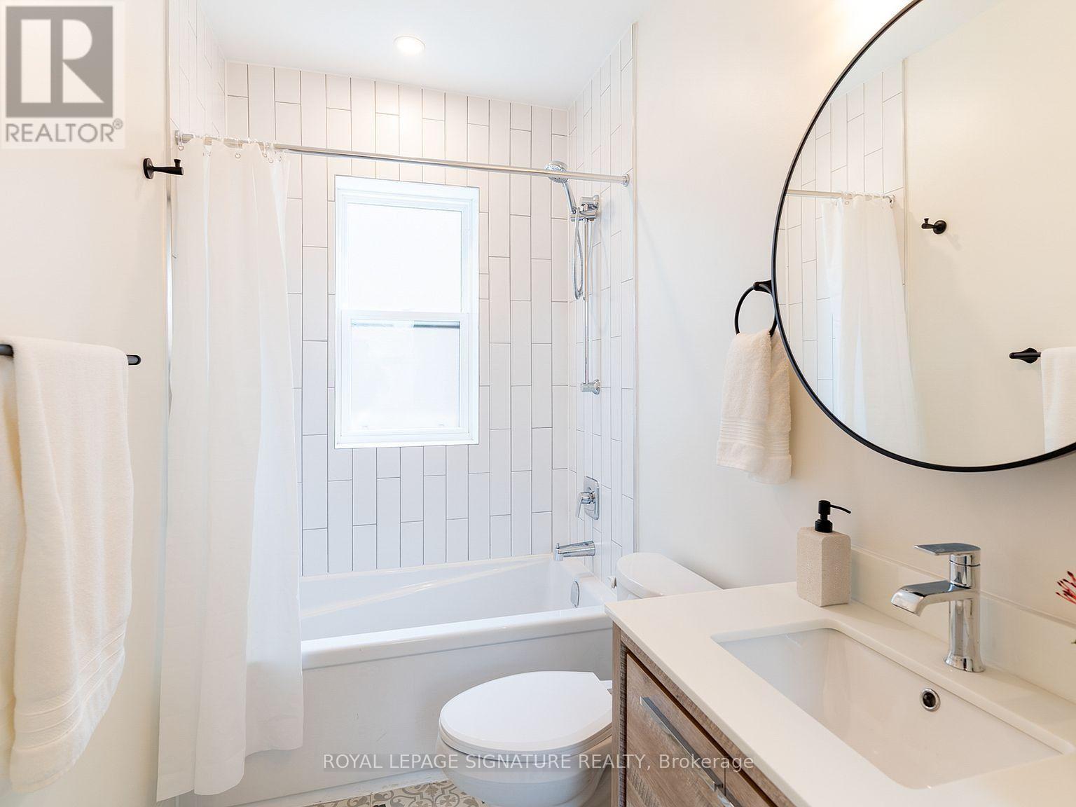 Upper - 129 Kenilworth Avenue, Toronto, Ontario  M4L 3S7 - Photo 21 - E13624680