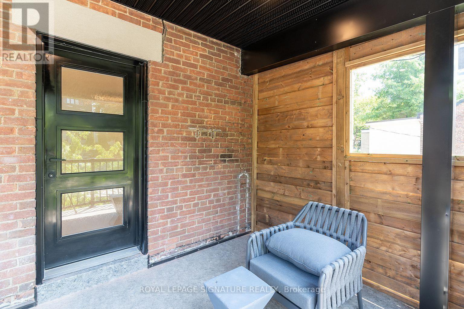 Upper - 129 Kenilworth Avenue, Toronto, Ontario  M4L 3S7 - Photo 22 - E13624680