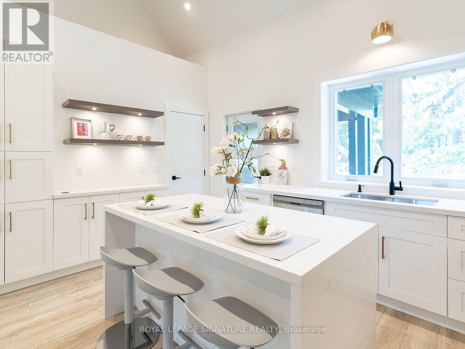 Upper - 129 Kenilworth Avenue, Toronto, Ontario  M4L 3S7 - Photo 5 - E13624680