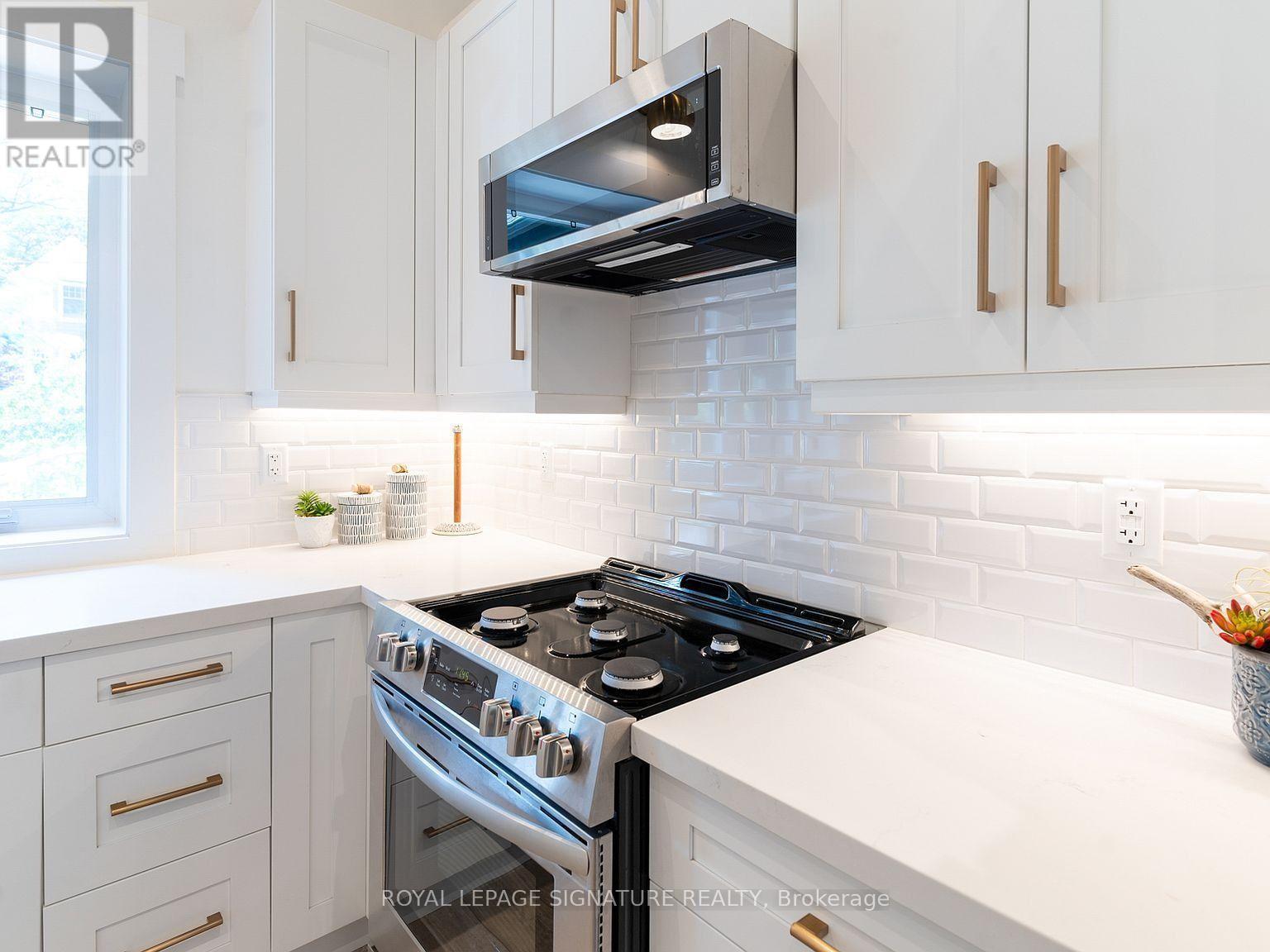 Upper - 129 Kenilworth Avenue, Toronto, Ontario  M4L 3S7 - Photo 6 - E13624680