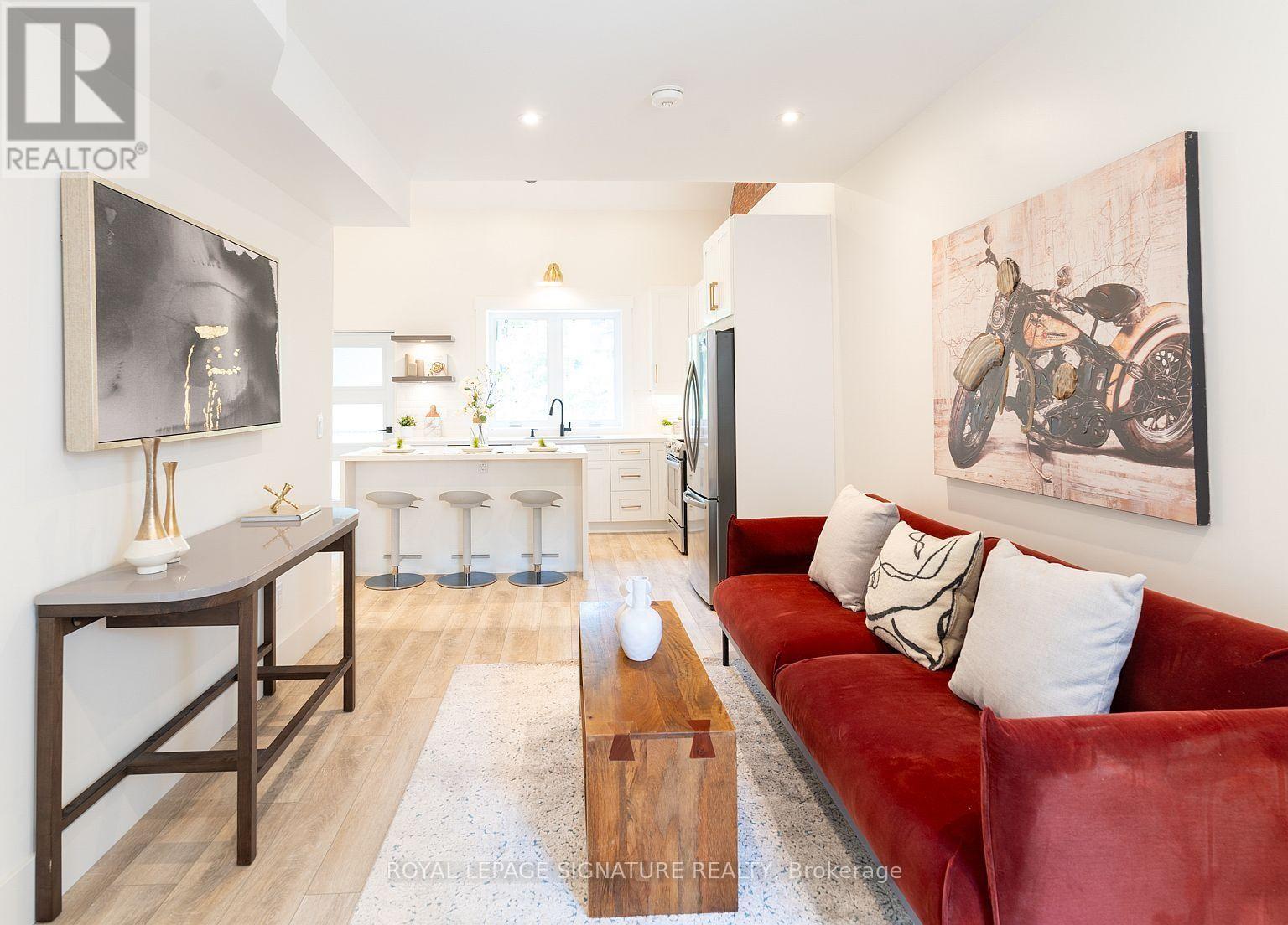 Upper - 129 Kenilworth Avenue, Toronto, Ontario  M4L 3S7 - Photo 9 - E13624680