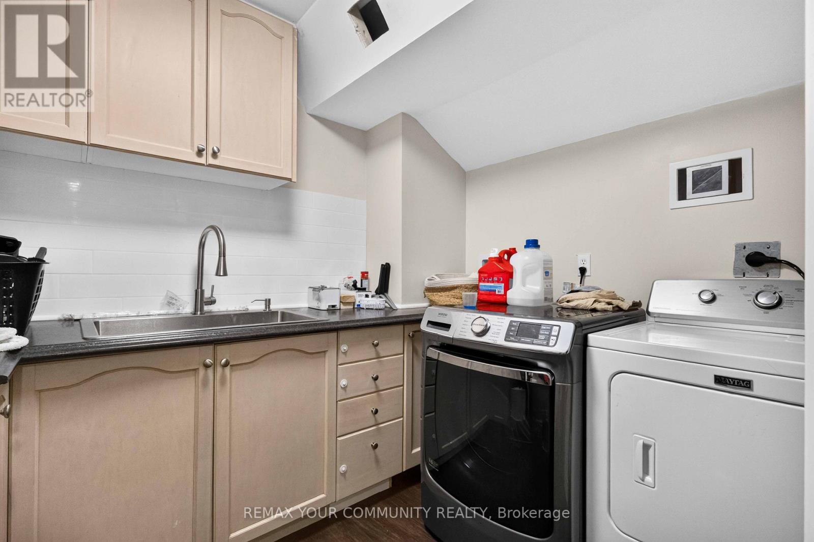 1038 Grandlea Court, Oshawa, Ontario  L1K 2N1 - Photo 40 - E13624916