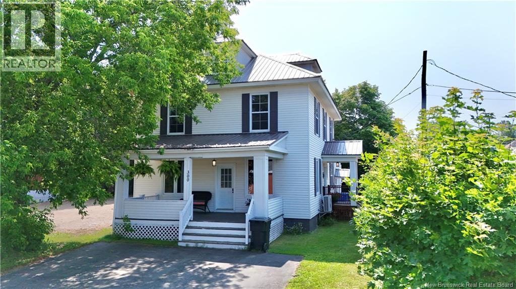 515 Murray, Bathurst, New Brunswick  E2A 1E3 - Photo 2 - NB145024