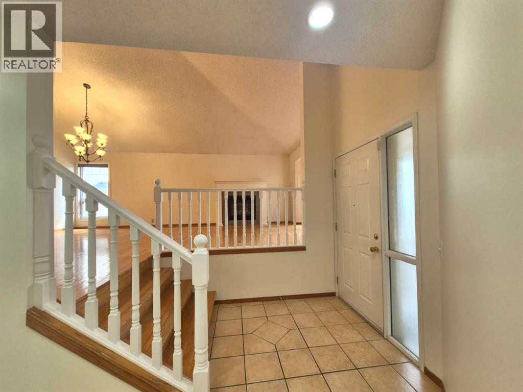 7 Suncastle Crescent SE, Calgary, Alberta  T2X 2W9 - Photo 3 - A2324587