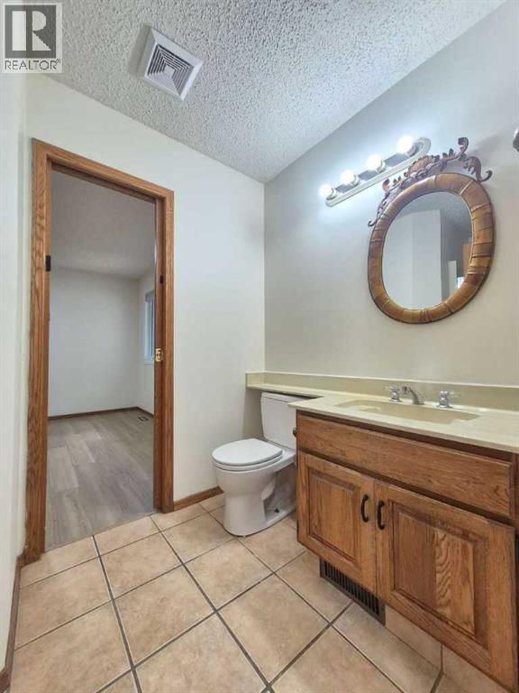 7 Suncastle Crescent SE, Calgary, Alberta  T2X 2W9 - Photo 17 - A2324587