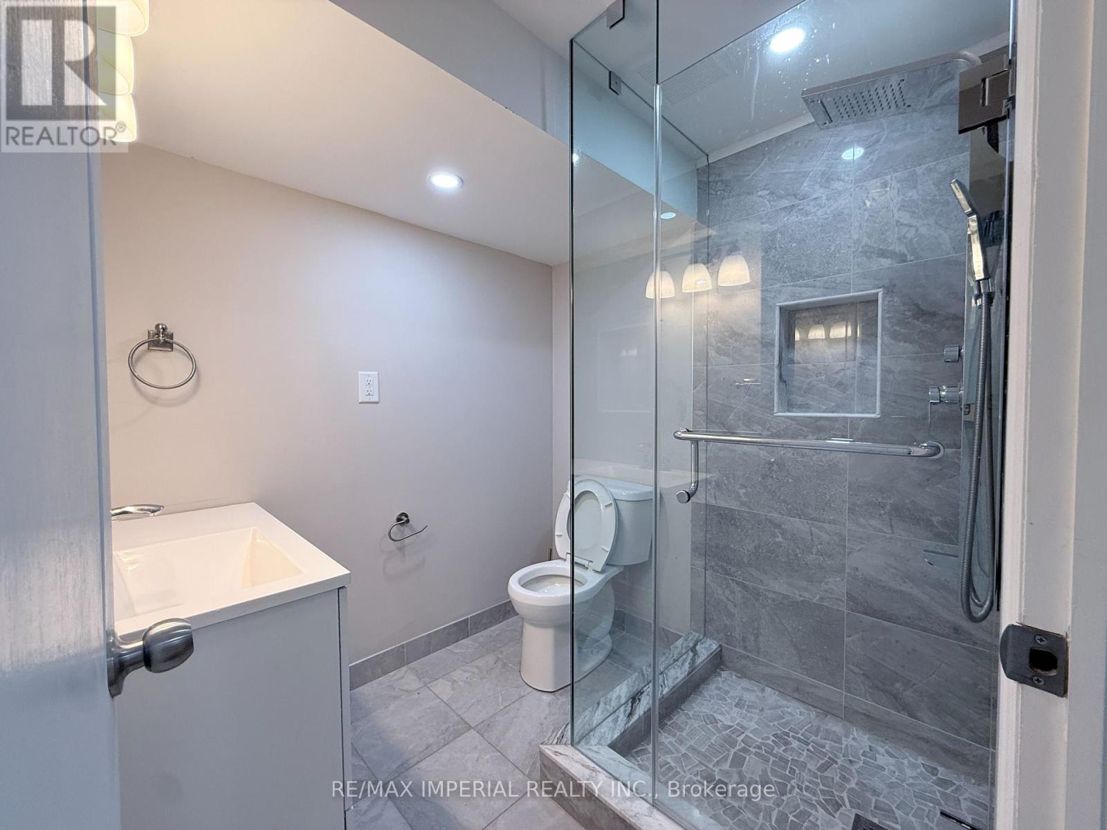 17 Deerwood Crescent, Richmond Hill, Ontario L4E 4B8 - Photo 15 - N13624736