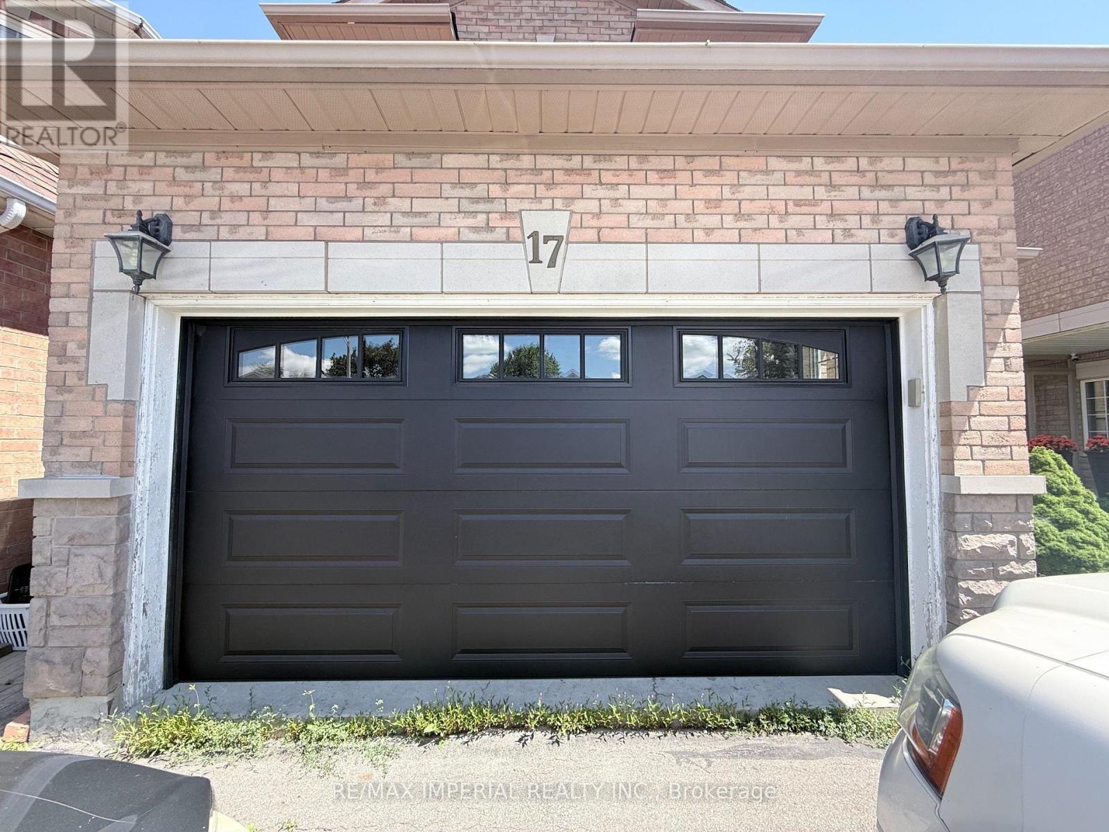 17 Deerwood Crescent, Richmond Hill, Ontario L4E 4B8 - Photo 2 - N13624736