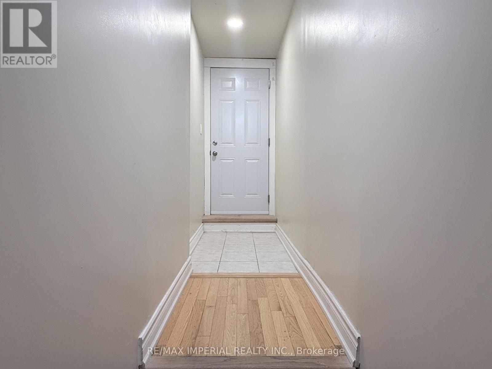 17 Deerwood Crescent, Richmond Hill, Ontario L4E 4B8 - Photo 4 - N13624736