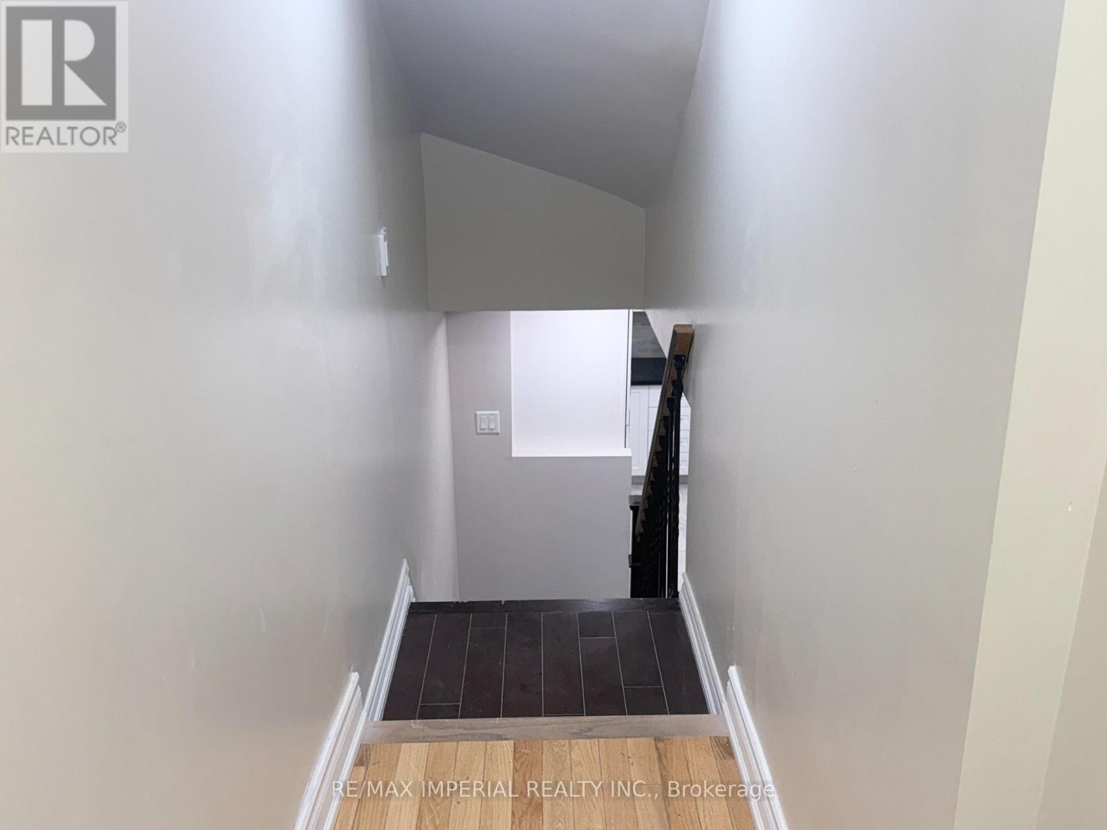 17 Deerwood Crescent, Richmond Hill, Ontario L4E 4B8 - Photo 5 - N13624736