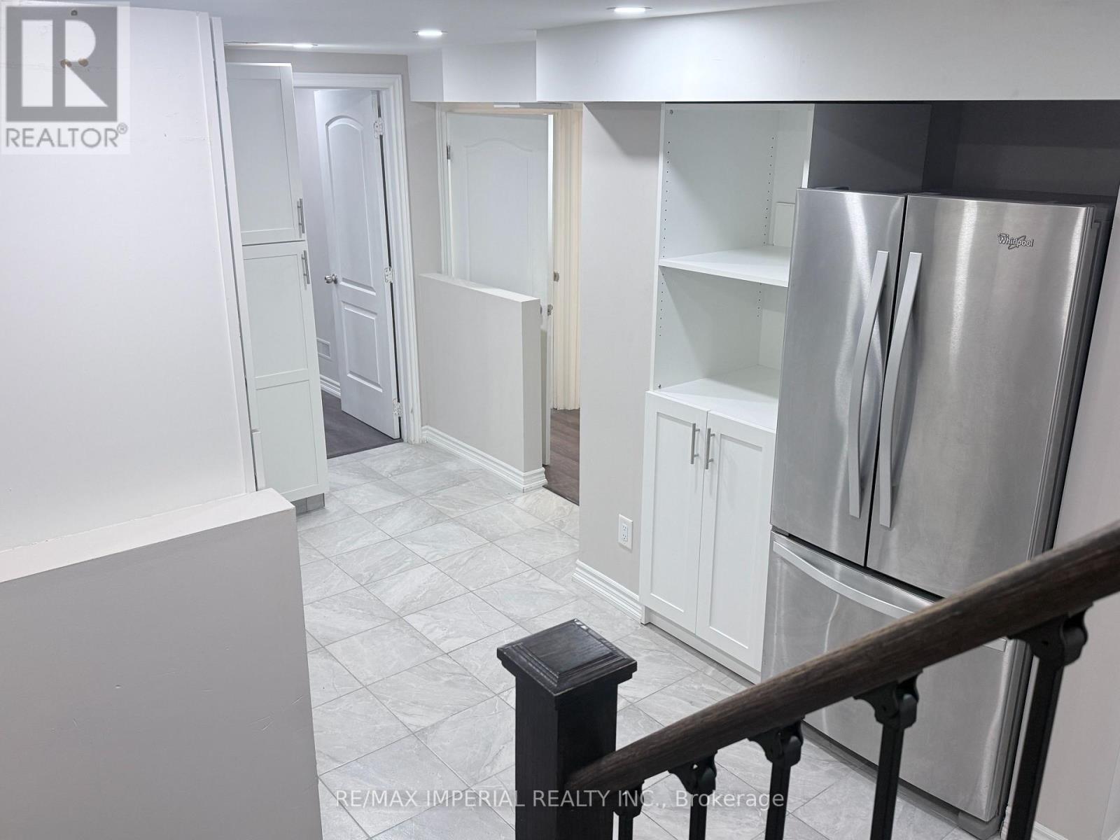 17 Deerwood Crescent, Richmond Hill, Ontario L4E 4B8 - Photo 7 - N13624736