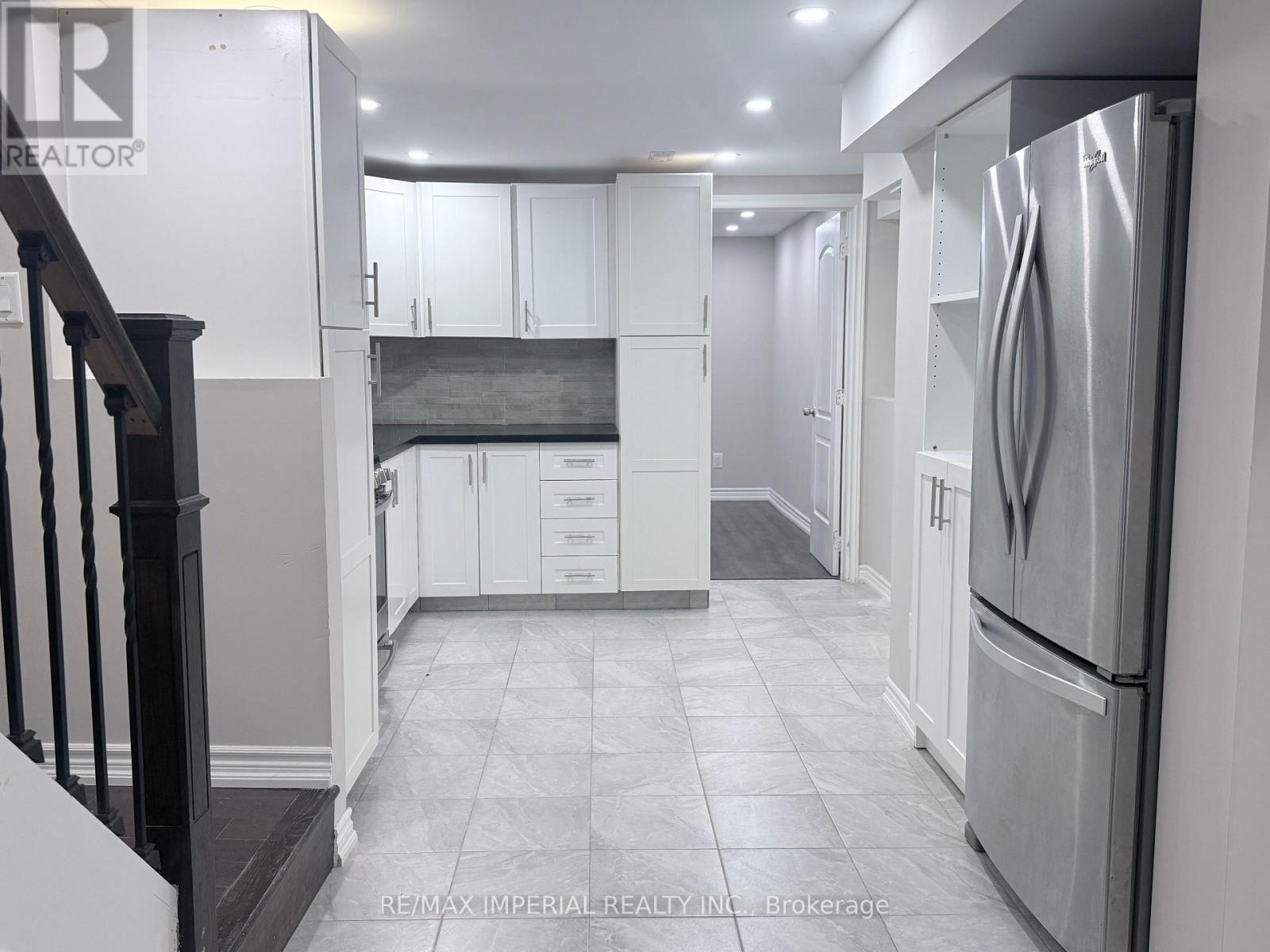 17 Deerwood Crescent, Richmond Hill, Ontario L4E 4B8 - Photo 8 - N13624736