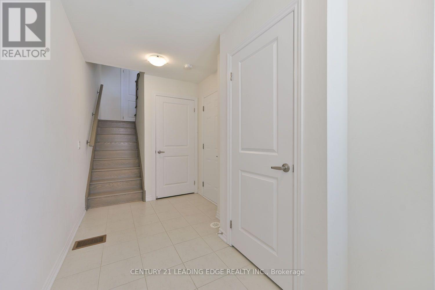 30 William Shearn Crescent, Markham, Ontario  L6C 3J4 - Photo 5 - N13624826