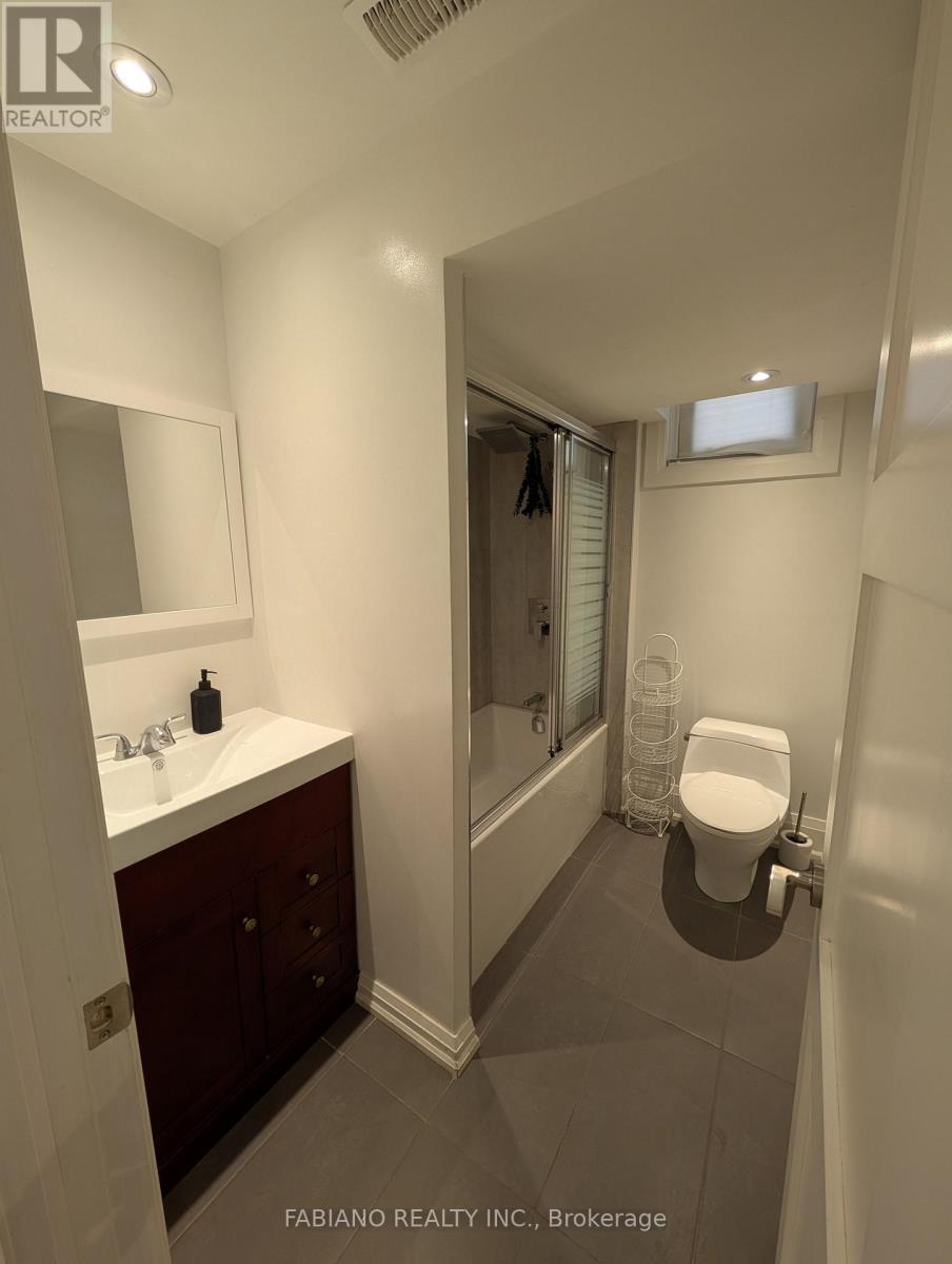 Lower - 1036 Dovercourt Road, Toronto, Ontario M6H 2X8 - Photo 13 - W13624756