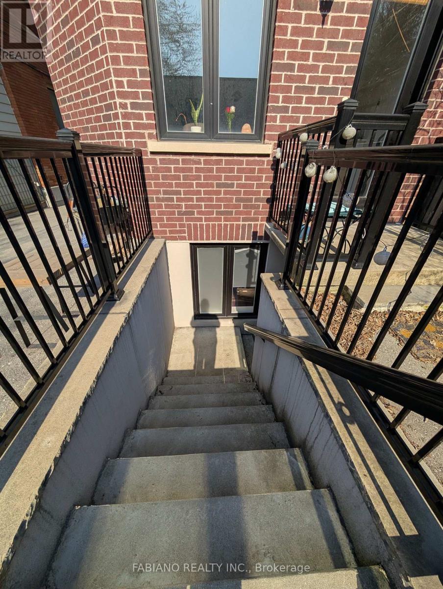 Lower - 1036 Dovercourt Road, Toronto, Ontario M6H 2X8 - Photo 18 - W13624756