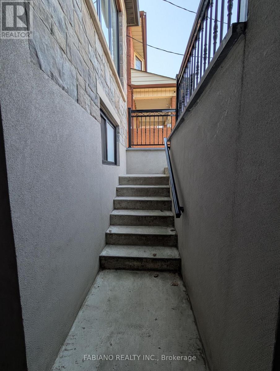 Lower - 1036 Dovercourt Road, Toronto, Ontario M6H 2X8 - Photo 23 - W13624756
