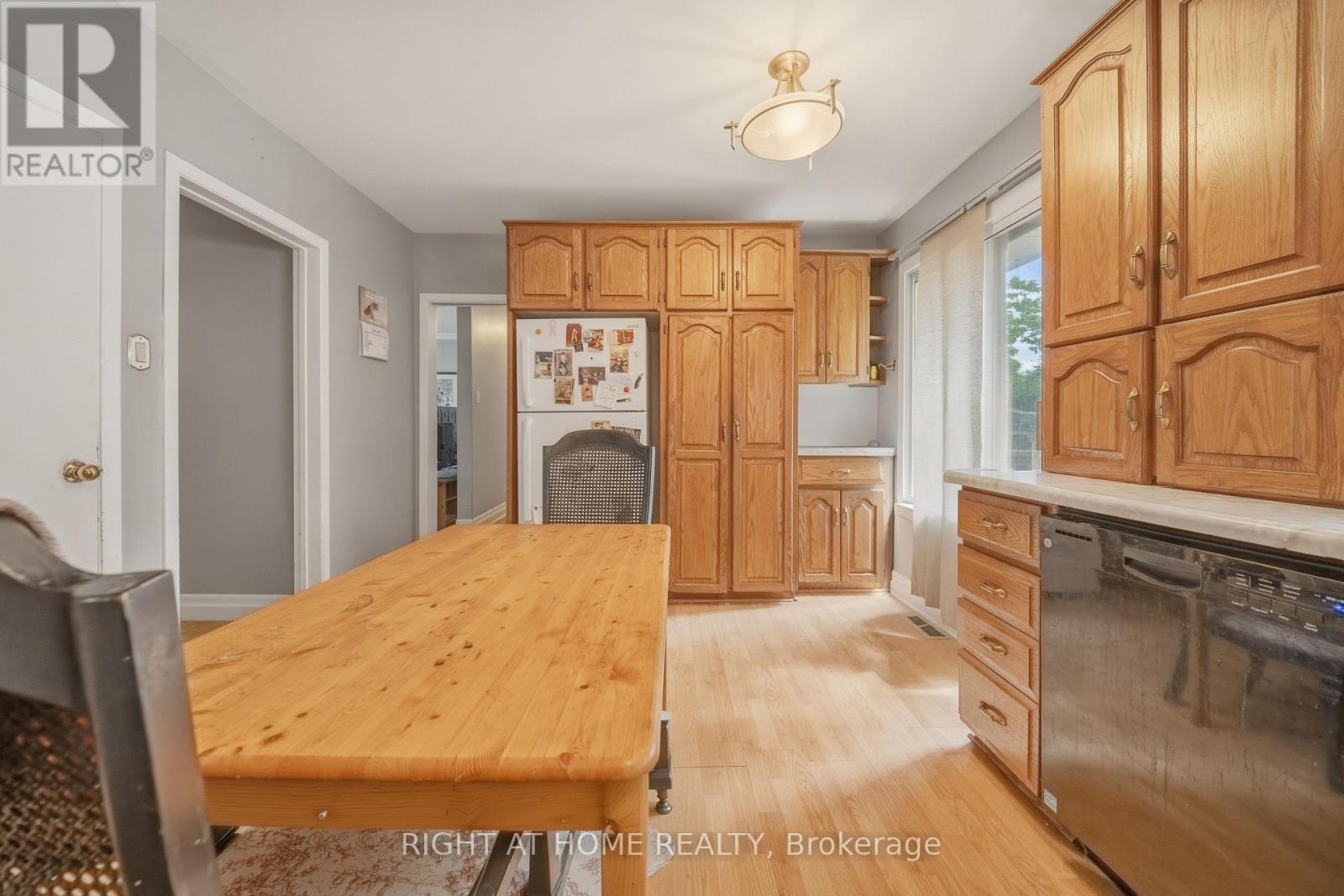 398 Tennyson Drive, Oakville, Ontario  L6L 3Z1 - Photo 17 - W13624844