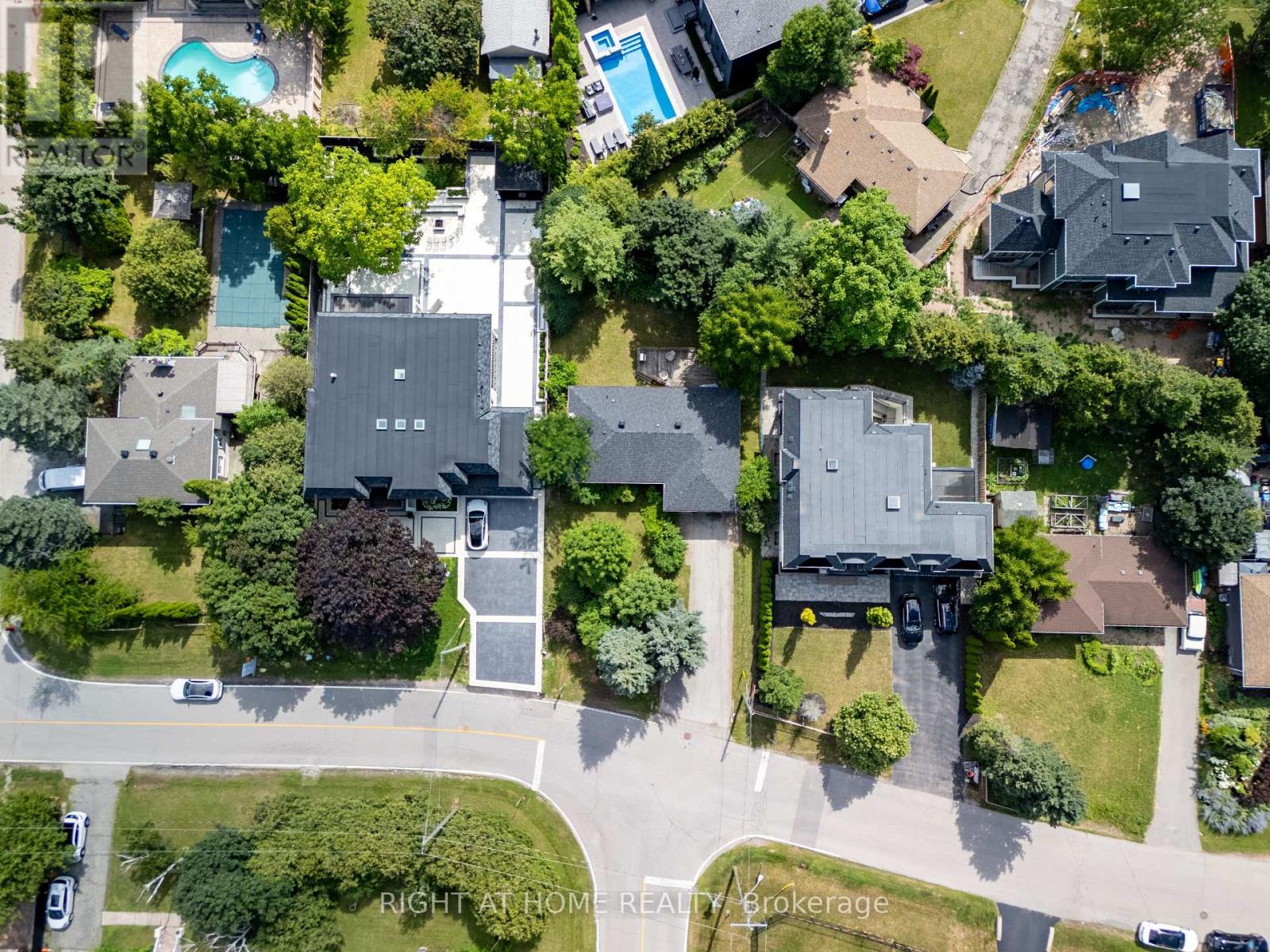 398 Tennyson Drive, Oakville, Ontario  L6L 3Z1 - Photo 4 - W13624844
