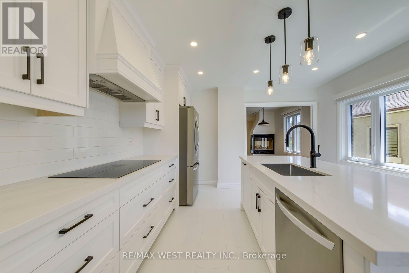 286 Gilbert Avenue, Toronto, Ontario  M6E 4W7 - Photo 17 - W13624882
