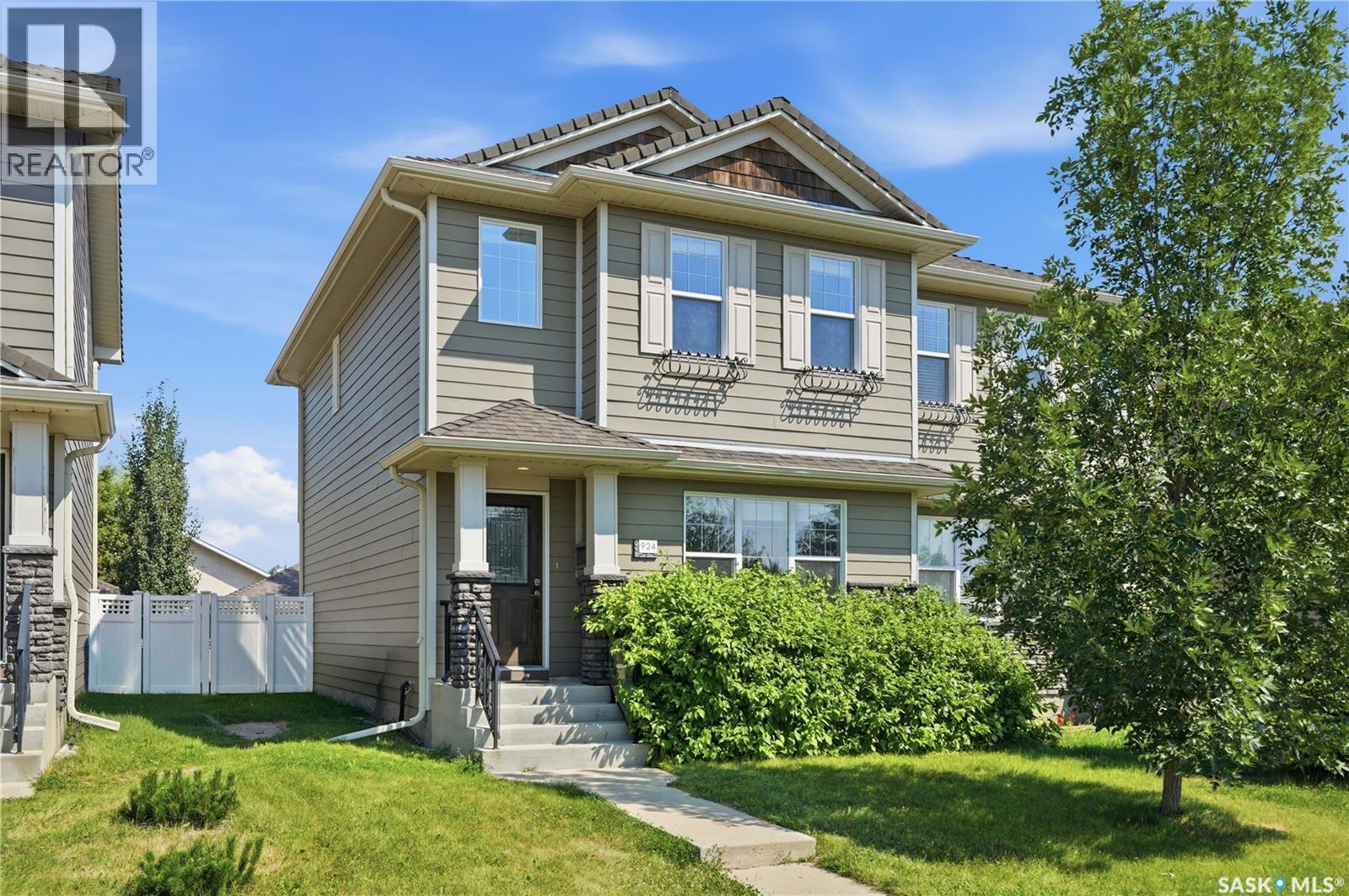 924 Stonebridge Common, Saskatoon, Saskatchewan  S7T 0N2 - Photo 1 - SK044100