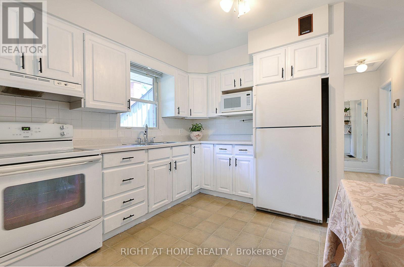 245 West 33rd Street, Hamilton, Ontario  L9C 5J7 - Photo 7 - X13624966