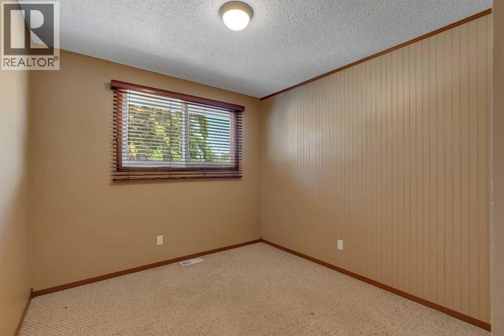 335 Queensland Drive SE, Calgary, Alberta  T2J 3R6 - Photo 18 - A2330083